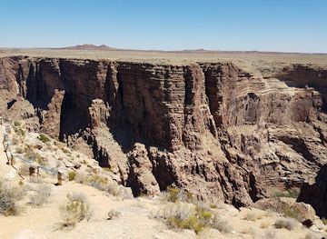 arizona/monument-valley/attraction/navajo-moenave-dinosaur-tracks