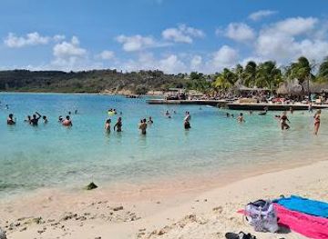 curacao/willemstad/attraction/jan-thiel-beach