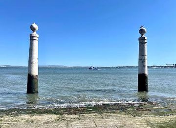 portugal/setubal/attraction/cais-das-colunas