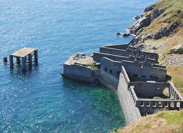 guernsey/st-anne/attraction/cachaliere-pier