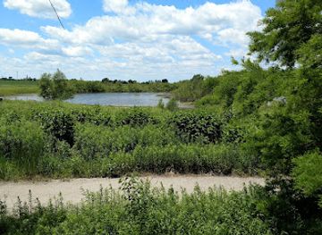 illinois/prairie-state/attraction/douglas-hart-nature-center