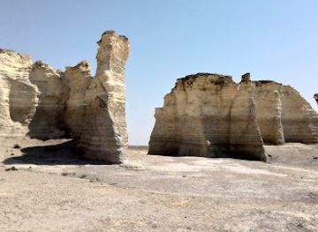 kansas/monument-rocks/attraction/keystone-gallery