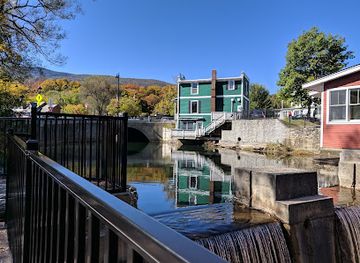 vermont/emerald-lake-state-park/attraction/factory-point-town-green