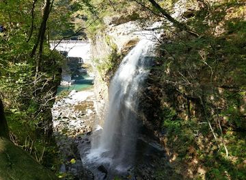 japan/kanto/attraction/nijimi-falls