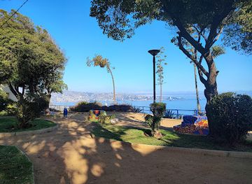 chile/valparaiso/attraction/mirador-cerro-esperanza