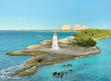 the-bahamas/new-providence/attraction/nassau-harbour-lighthouse