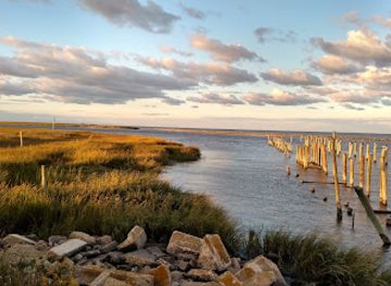 delaware/bombay-hook-national-wildlife-refuge/attraction/dupont-nature-center