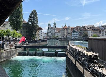 switzerland/lucerne/chapel-bridge/attraction/brunnen