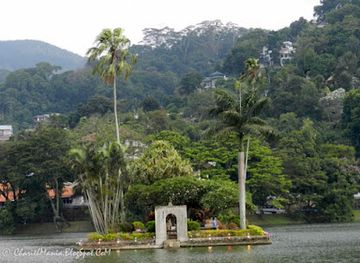 sri-lanka/kandy-district/attraction/diyathilaka-mandapa-island