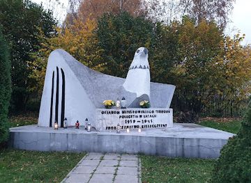 poland/holy-cross-mountains/attraction/pomnik-ofiarom-hitlerowskiego-terroru