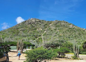 aruba/eagle-beach/attraction/hooiberg-hiking-trail