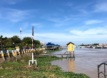 vietnam/mekong-delta/attraction/ca-basa-statue