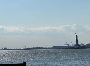 new-jersey/red-bank/attraction/statue-of-liberty-vista-point