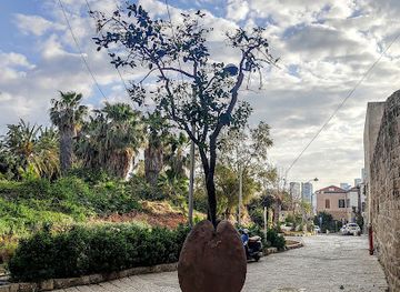 israel/tel-aviv/florentin/attraction/suspended-orange-tree