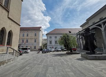 slovenia/upper-carniola/attraction/presernov-trg-kranj