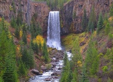 oregon/deschutes-county/attraction/tumalo-falls