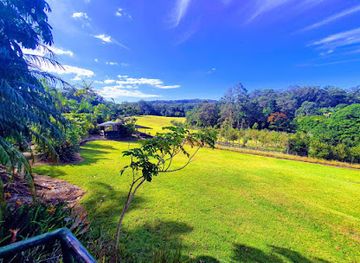 australia/great-sandy-national-park/attraction/the-big-pineapple