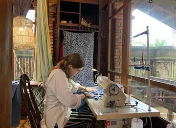 vietnam/tam-ky/attraction/little-daisy-hoi-an-theu-tay-day-cat-may-hoi-an-hand-embroidery-workshop-sewing-class