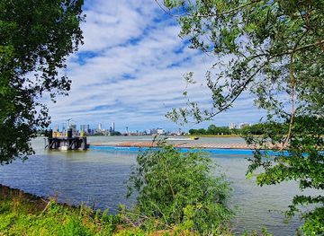 netherlands/rijnmond/attraction/eiland-van-brienenoord