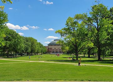 illinois/champaign/attraction/main-quad