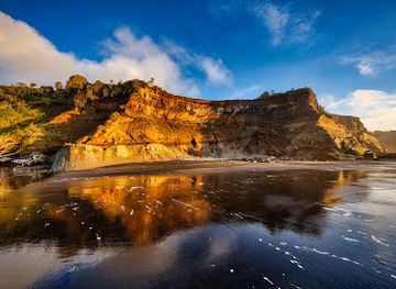 new-zealand/taranaki/attraction/three-sisters-and-the-elephant-rock