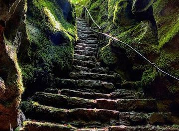 ireland/galway/attraction/pigeon-hole-cave