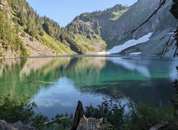 washington/mount-baker-snoqualmie-national-forest/attraction/lake-serene-bridal-veil-falls-trailhead