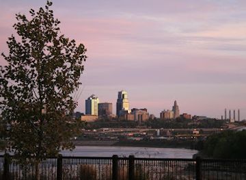 kansas/kansas-city/country-club-plaza/attraction/kaw-point-park