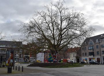 belgium/kortrijk/attraction/saint-amand-s-square