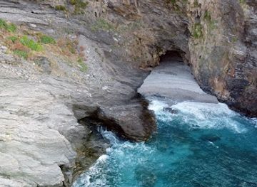 greece/euboea/attraction/cave