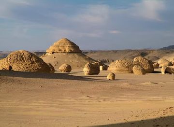 egypt/wadi-el-rayan-national-park/attraction/Wadi_Al_Hitan