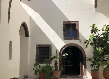 greece/santorini/attraction/megaro-gizi