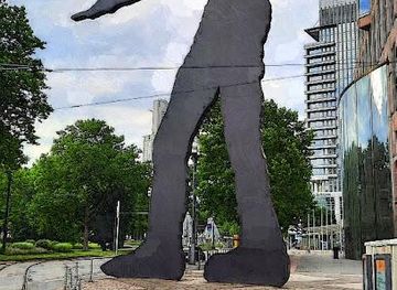 germany/frankfurt/attraction/public-art-hammering-man