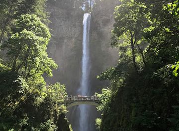 washington/columbia-river-gorge/attraction/multnomah-falls