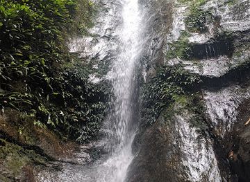 malaysia/mulu-national-park/attraction/santubong-embang-waterfall