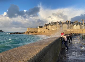 france/saint-malo/attraction/mole-des-noires