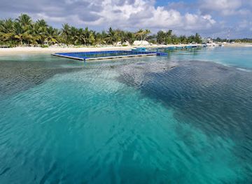 maldives/seenu-atoll/attraction/swimming-beach