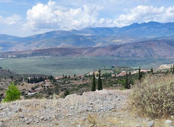 greece/delphi/attraction/ancient-path-kirra-delphi