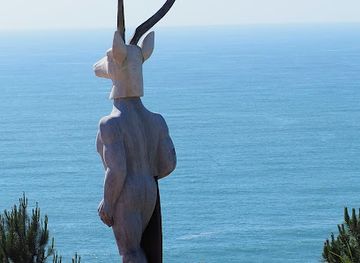 portugal/nazare/attraction/veado-statue
