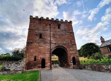 united-kingdom/down/attraction/wetheral-priory-gatehouse