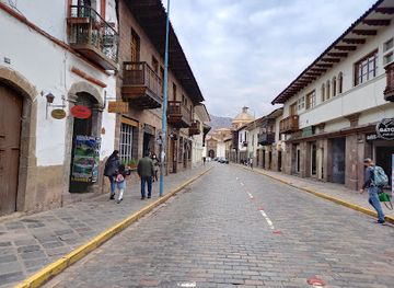 peru/cusco/historic-center/attraction/twelve-angled-stone