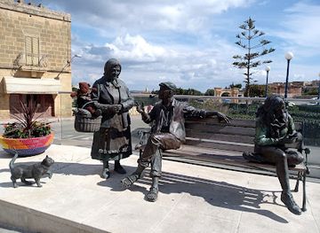 malta/ramla-bay/attraction/bank-of-the-square