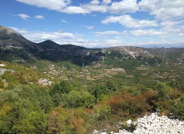 montenegro/bjelasica/attraction/lipa-cave-parking