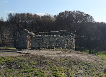 portugal/beira-litoral/attraction/palheiros-de-fiais-da-beira