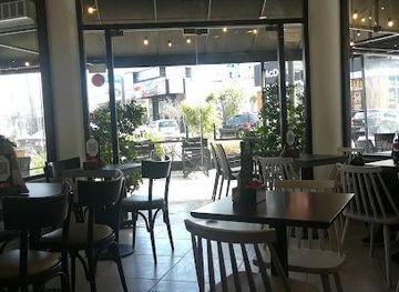 argentina/buenos-aires/attraction/la-perla-bar-y-cafe