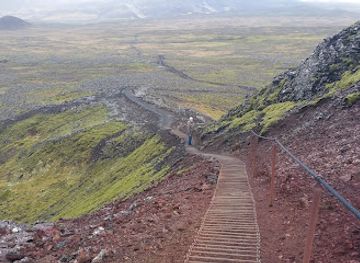 iceland/fimmvorduhals-pass/attraction/thrihnukagigur-volcano