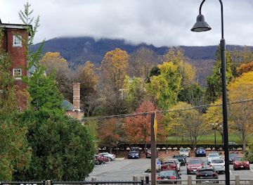 massachusetts/mount-greylock-state-reservation/attraction/adams-visitor-center