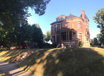 south-dakota/great-plains/attraction/pettigrew-home-museum
