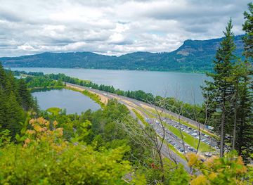 oregon/cascade-range/attraction/multnomah-falls