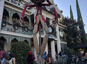 california/anaheim/anaheim-resort/attraction/haunted-mansion